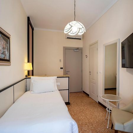 B&B Hotel Diano Marina Palace Esterno foto