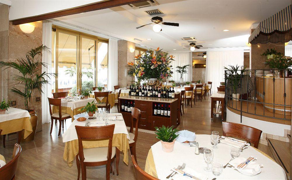 B&B Hotel Diano Marina Palace Esterno foto