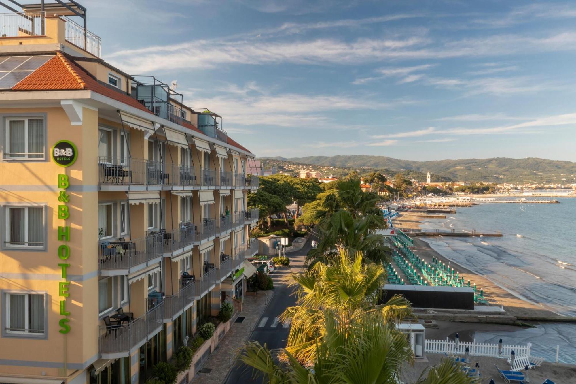B&B Hotel Diano Marina Palace Esterno foto