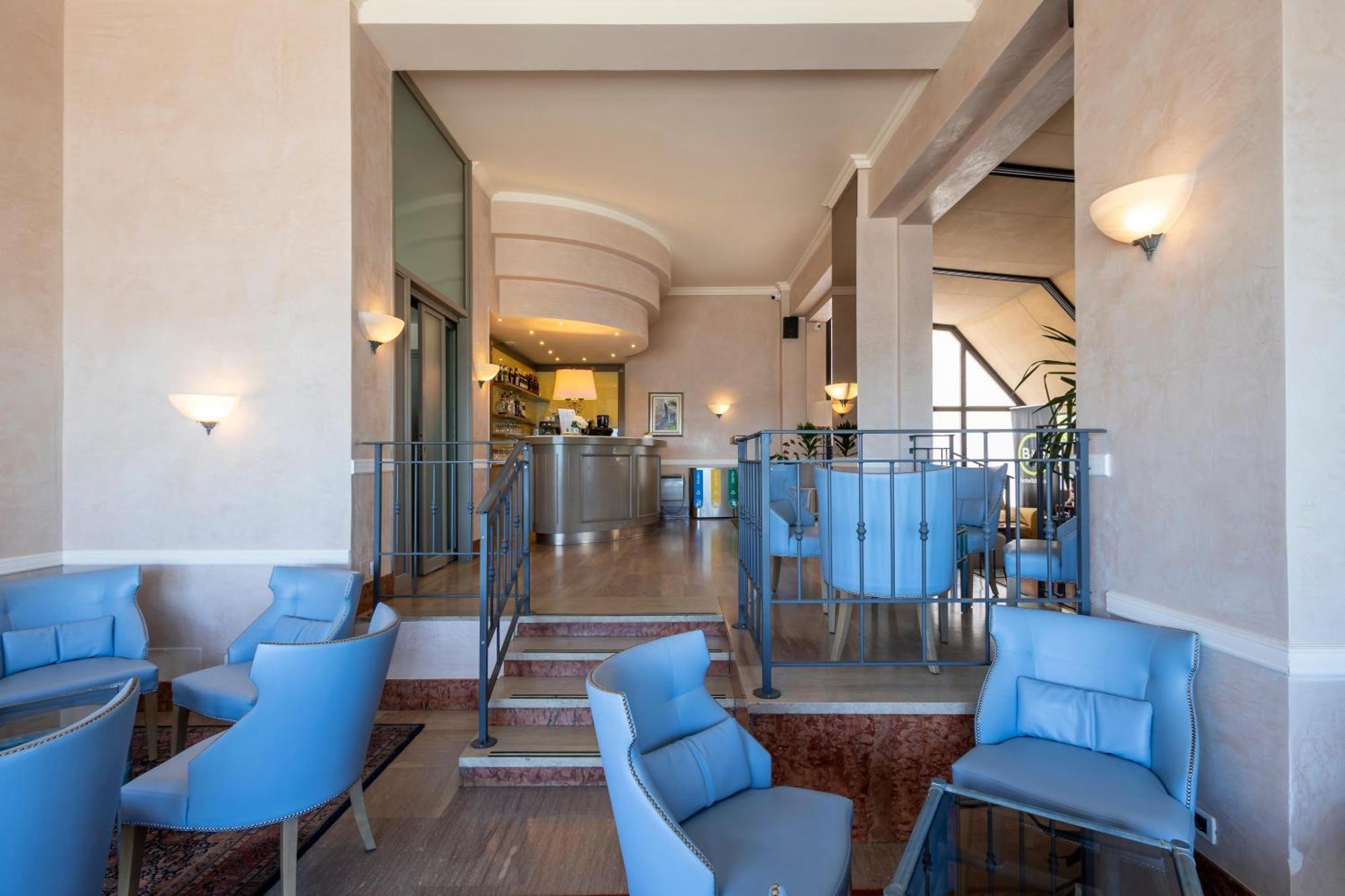 B&B Hotel Diano Marina Palace Esterno foto