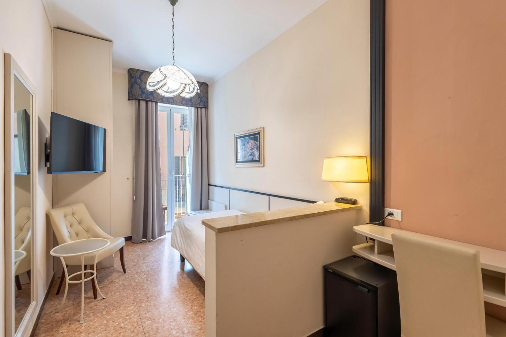 B&B Hotel Diano Marina Palace Esterno foto