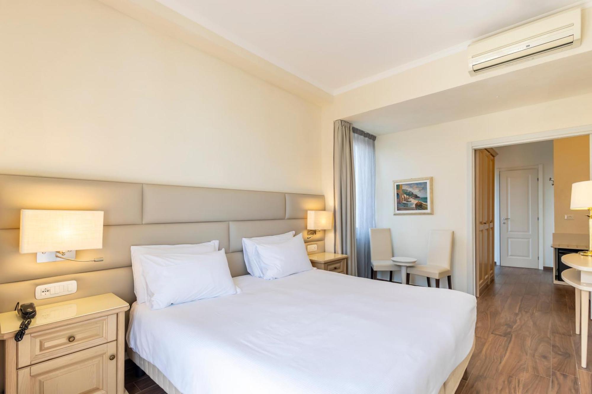 B&B Hotel Diano Marina Palace Esterno foto