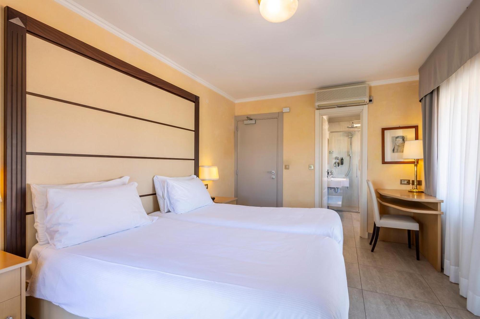 B&B Hotel Diano Marina Palace Esterno foto