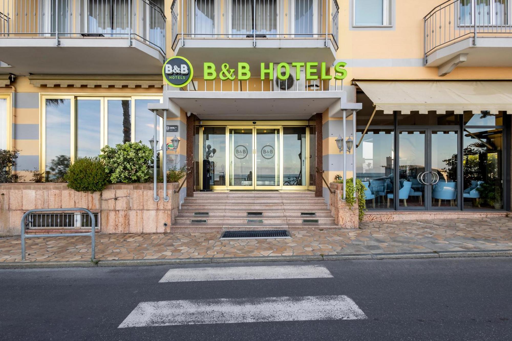 B&B Hotel Diano Marina Palace Esterno foto
