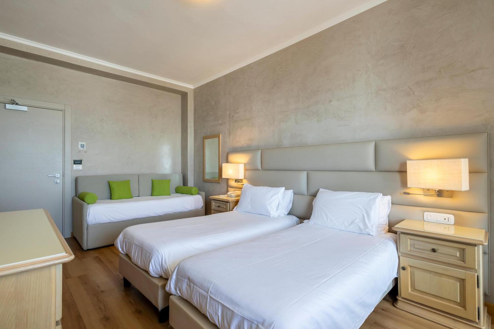 B&B Hotel Diano Marina Palace Esterno foto