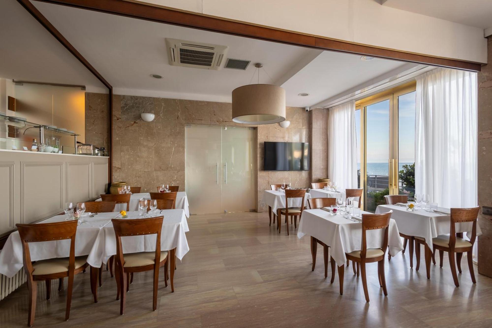 B&B Hotel Diano Marina Palace Esterno foto