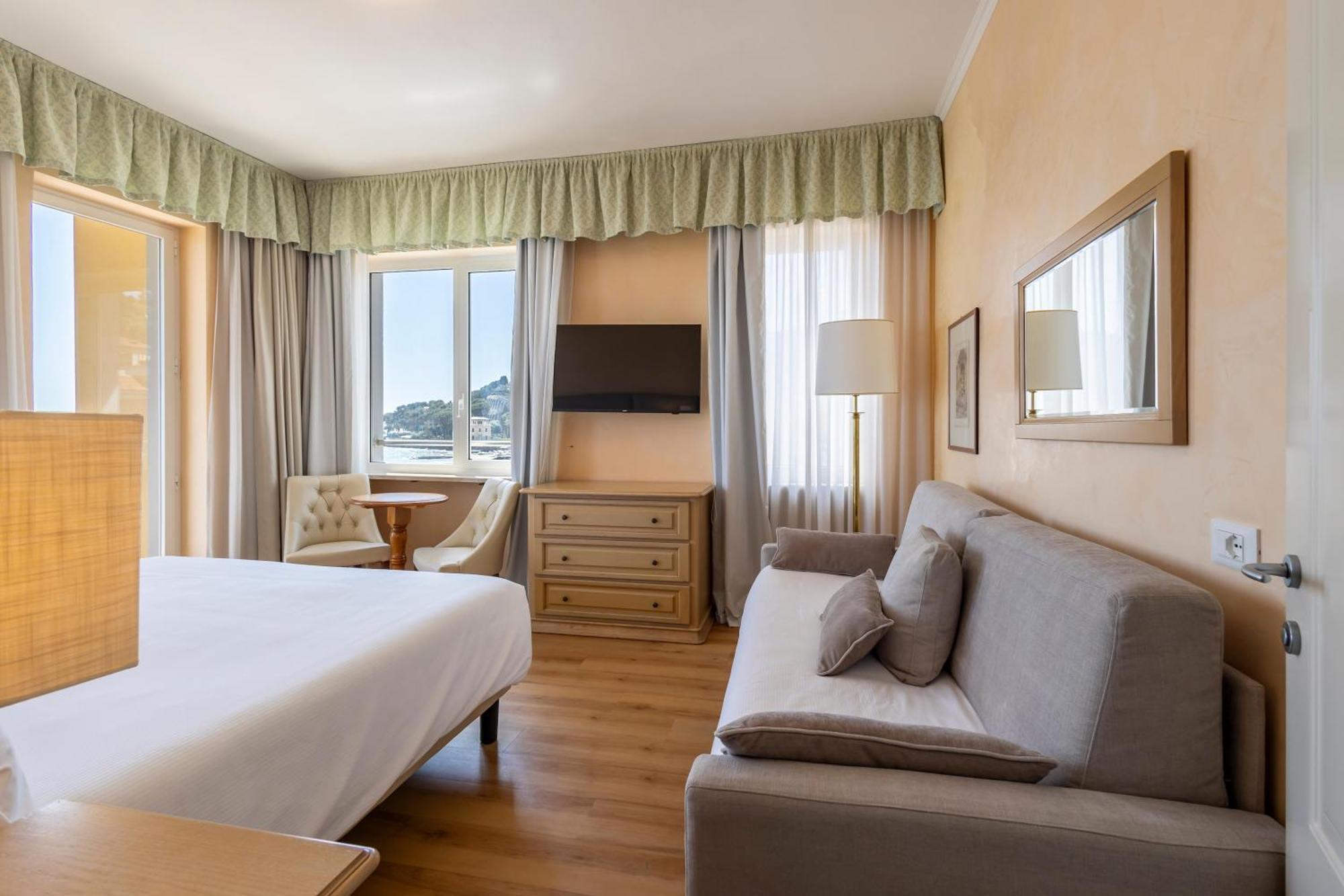 B&B Hotel Diano Marina Palace Esterno foto