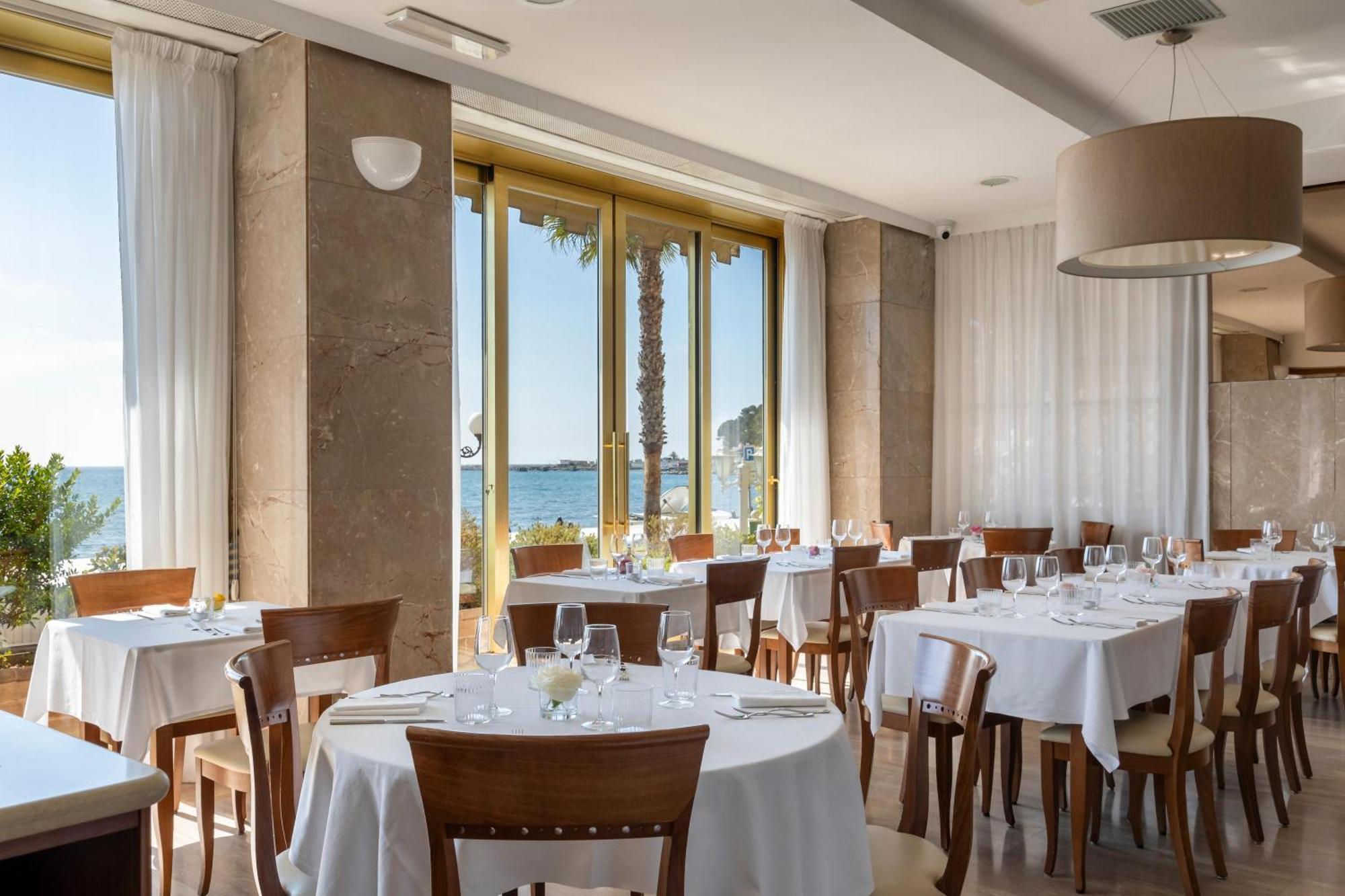 B&B Hotel Diano Marina Palace Esterno foto