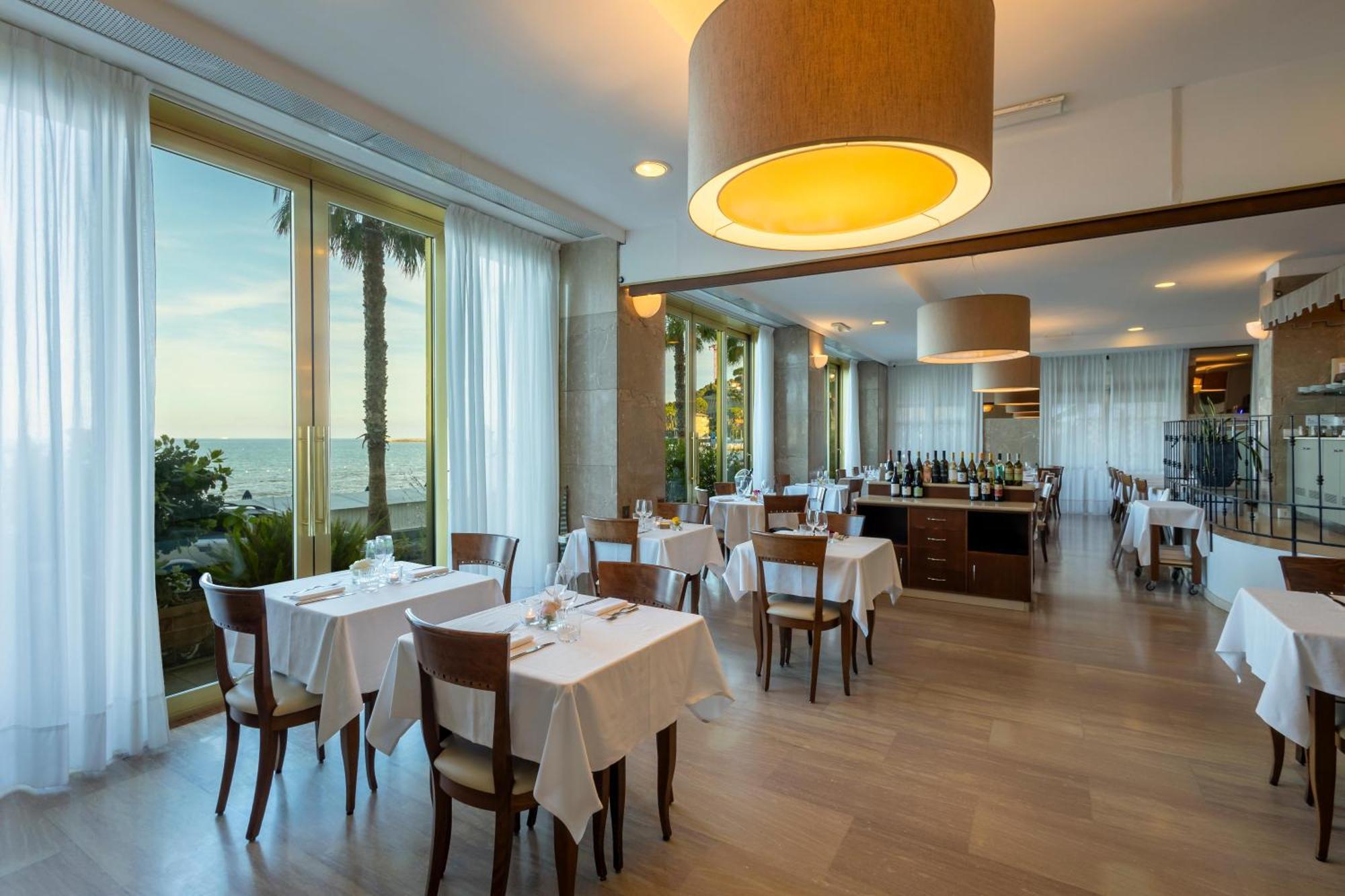 B&B Hotel Diano Marina Palace Esterno foto