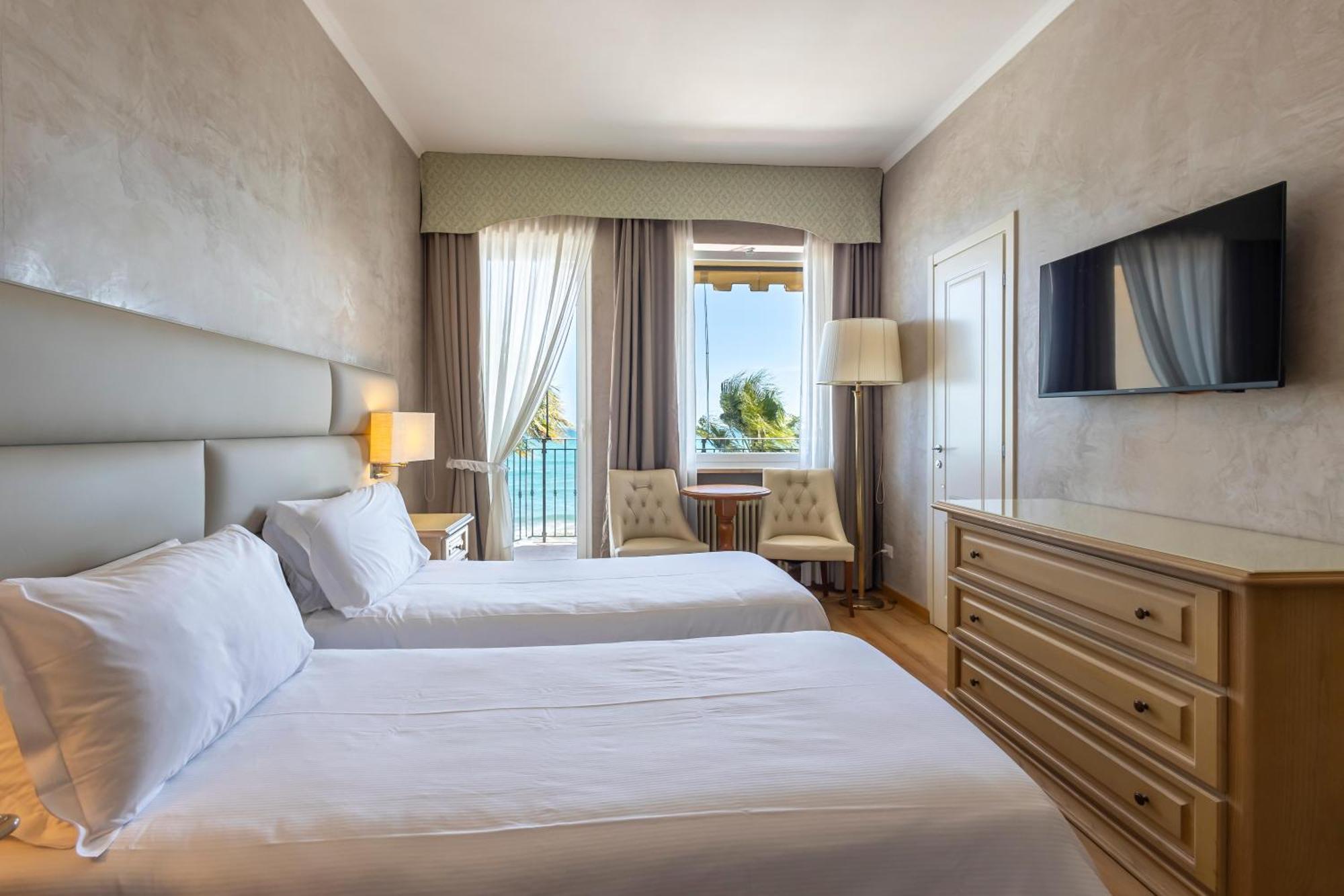 B&B Hotel Diano Marina Palace Esterno foto