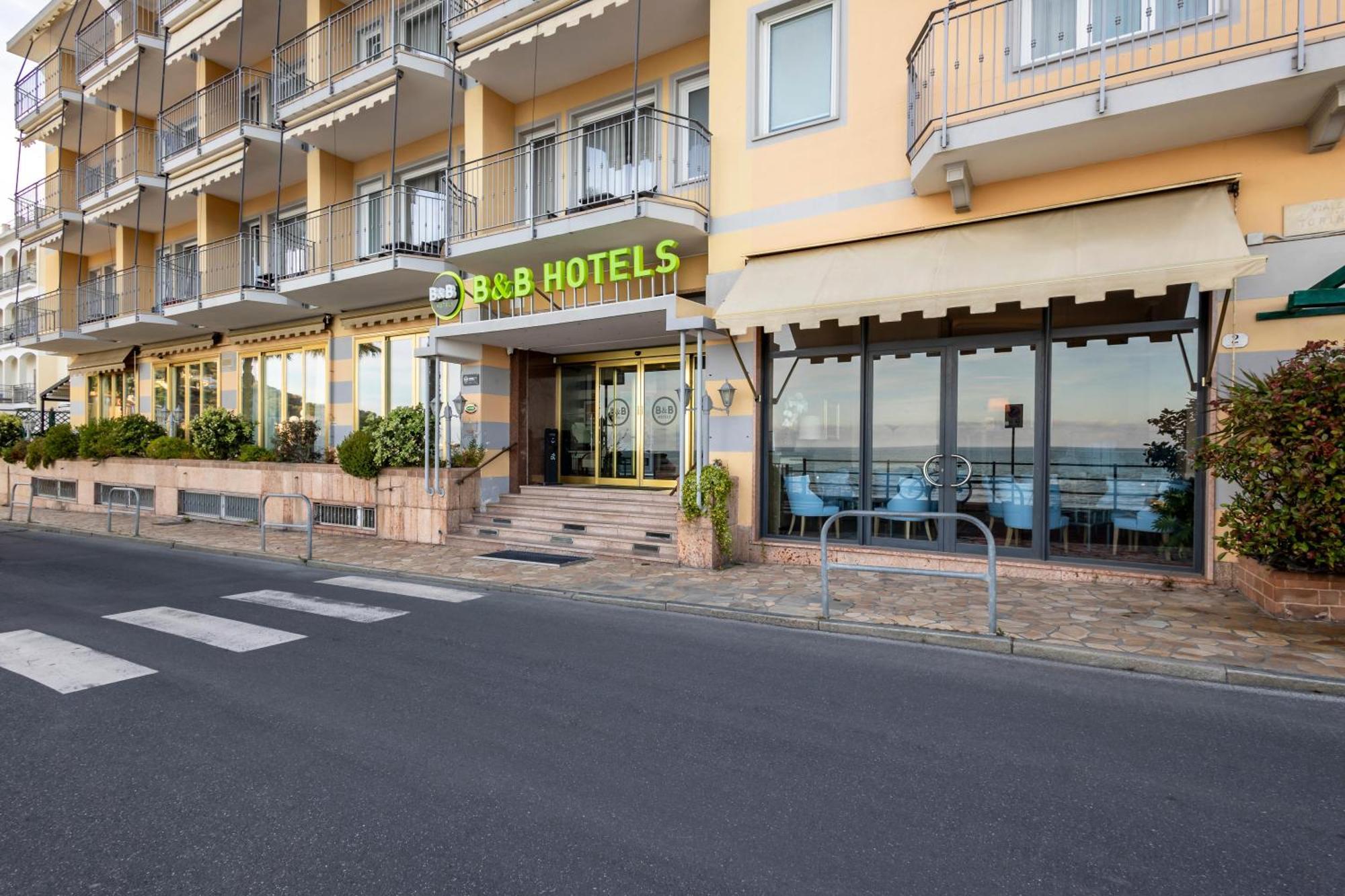 B&B Hotel Diano Marina Palace Esterno foto