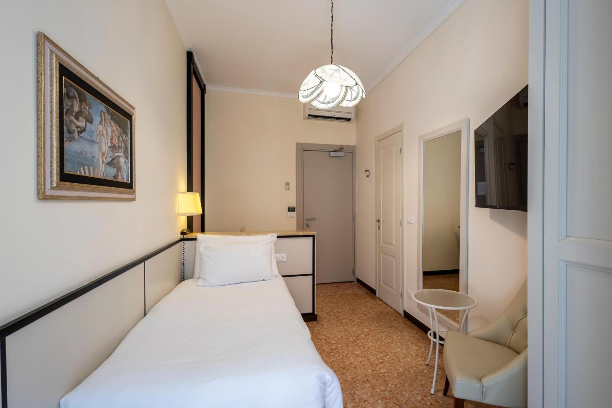 B&B Hotel Diano Marina Palace Esterno foto