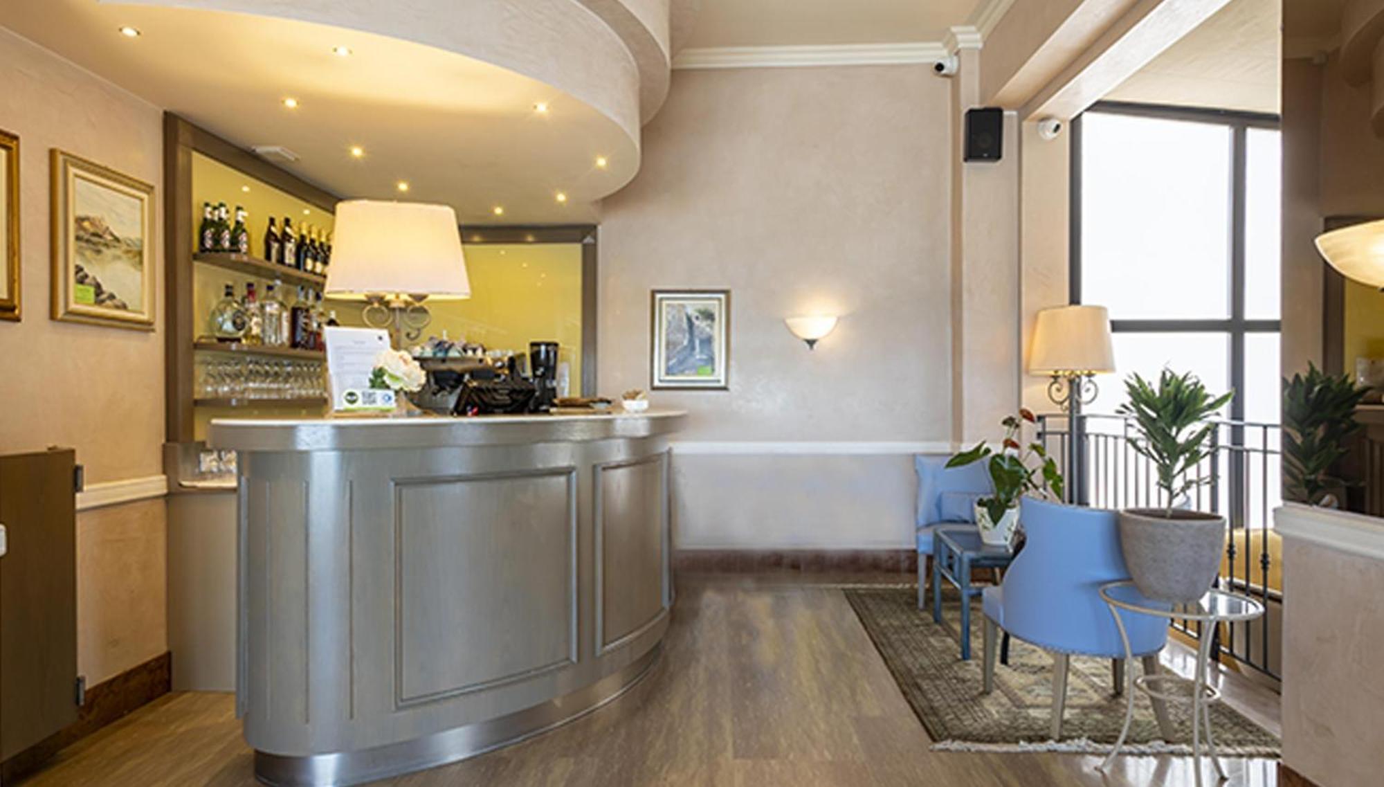 B&B Hotel Diano Marina Palace Esterno foto