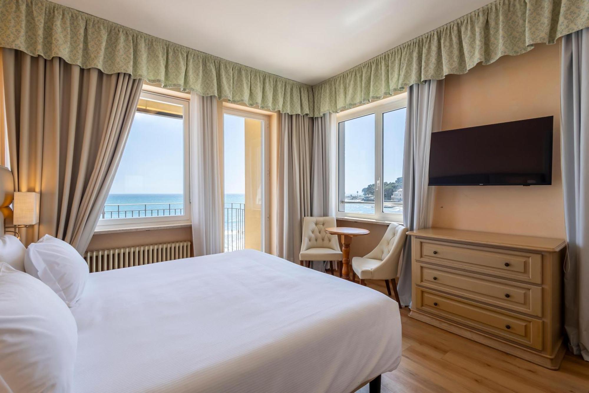 B&B Hotel Diano Marina Palace Esterno foto