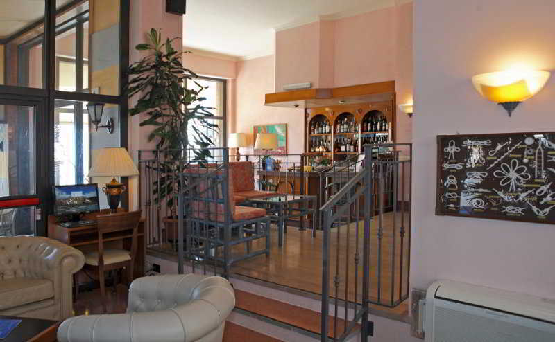 B&B Hotel Diano Marina Palace Esterno foto