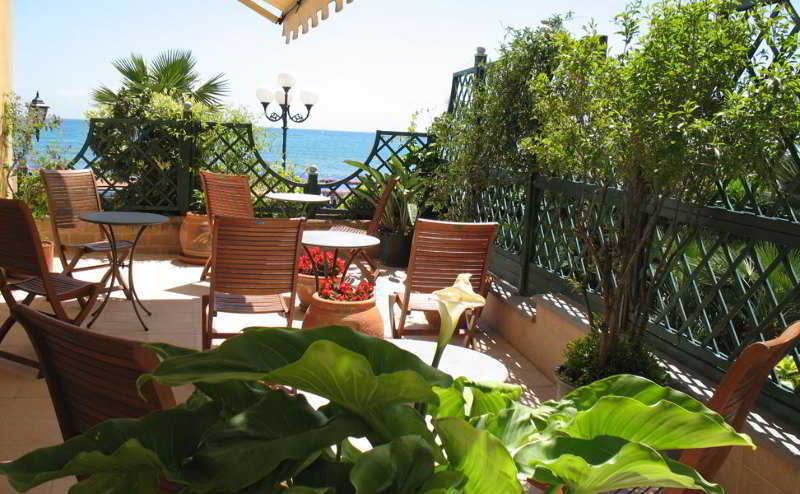 B&B Hotel Diano Marina Palace Esterno foto