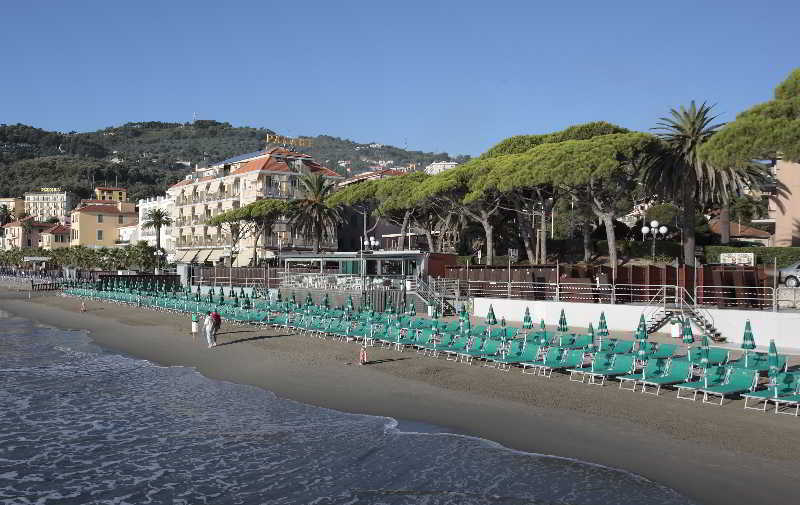 B&B Hotel Diano Marina Palace Esterno foto
