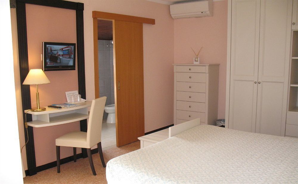 B&B Hotel Diano Marina Palace Esterno foto